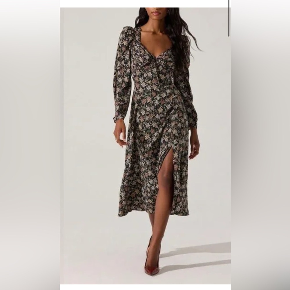 ASTR The Label Midi in Dark Romantic Floral💐